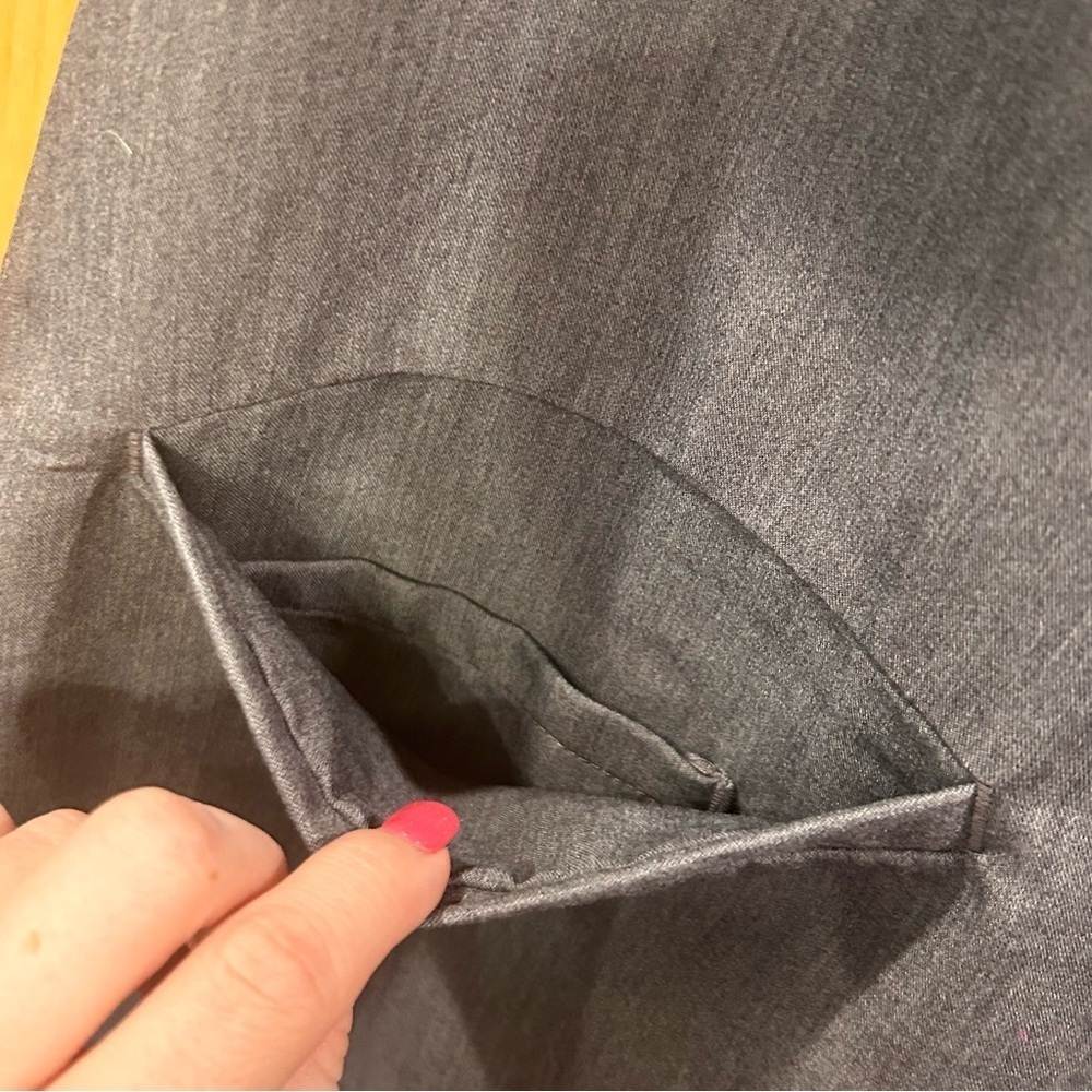 FIGS Casma Three Pocket Top - Picture 6 of 9